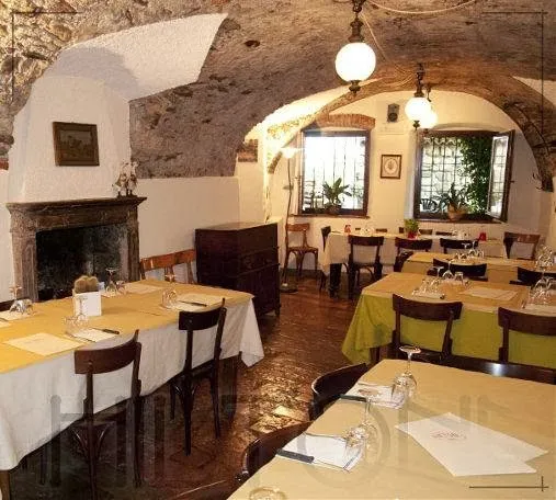 Trattoria Hiltonn restaurant in Villa d'Ogna