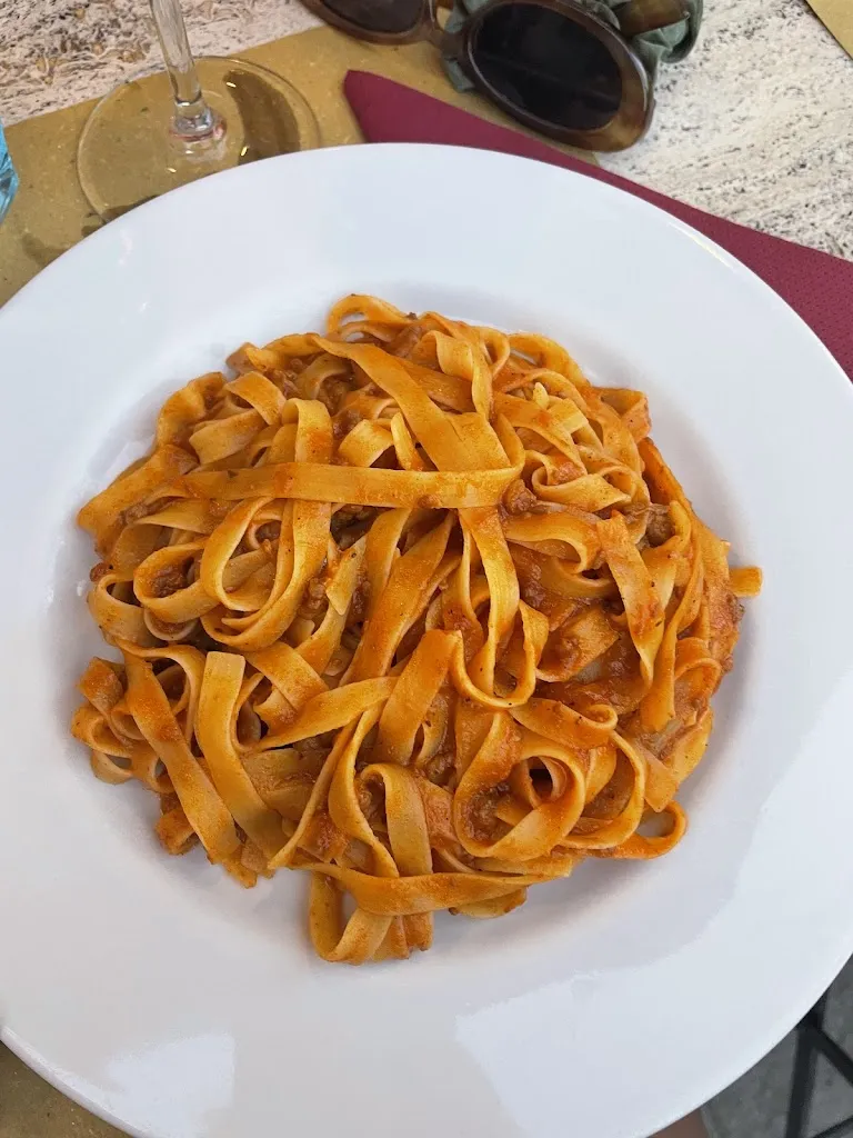 Danielle Sutherland_Bar-Ucci_Volpara_recensione