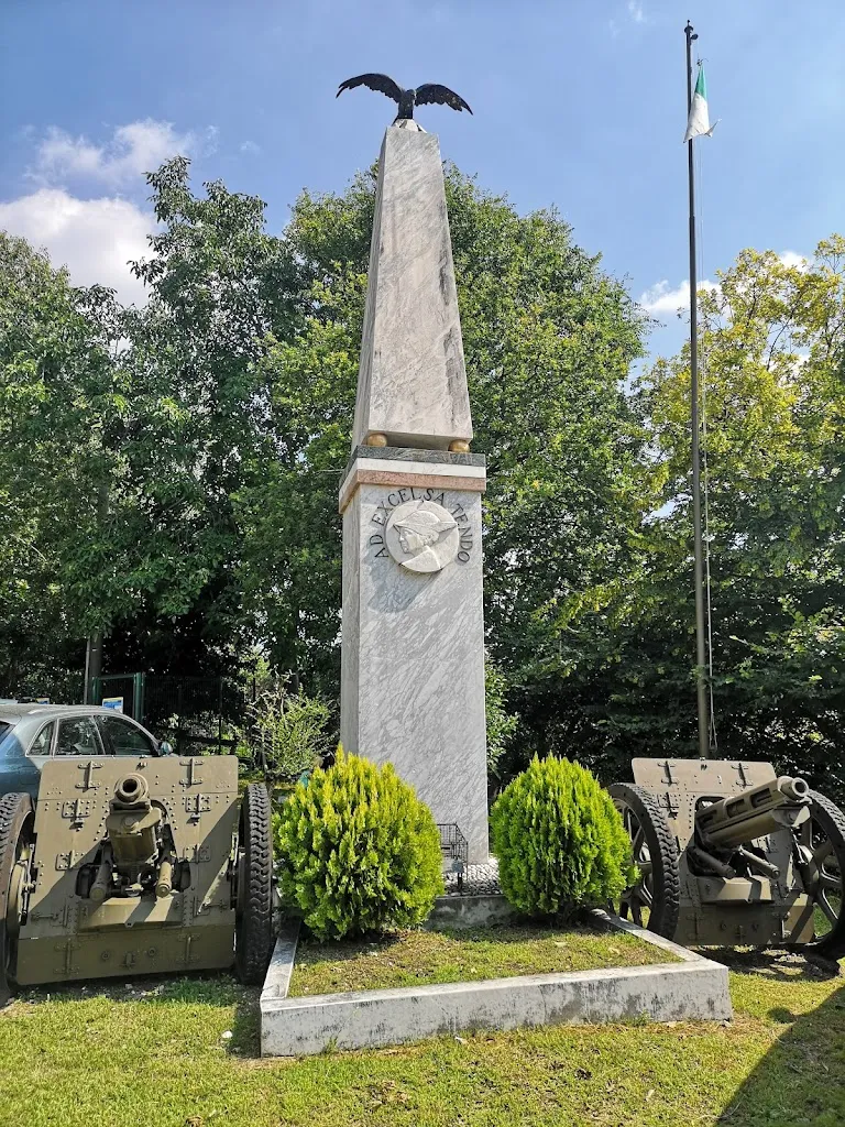 Alessandro Camillucci_Sede Alpini_Zandobbio_review