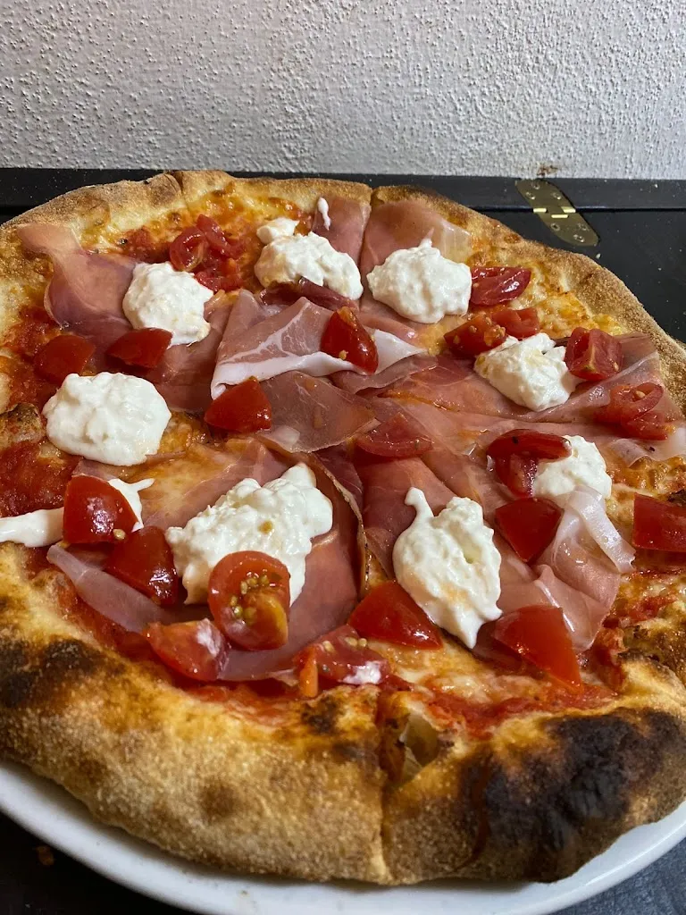 Pizza Madre restaurant in Casalvecchio di Puglia