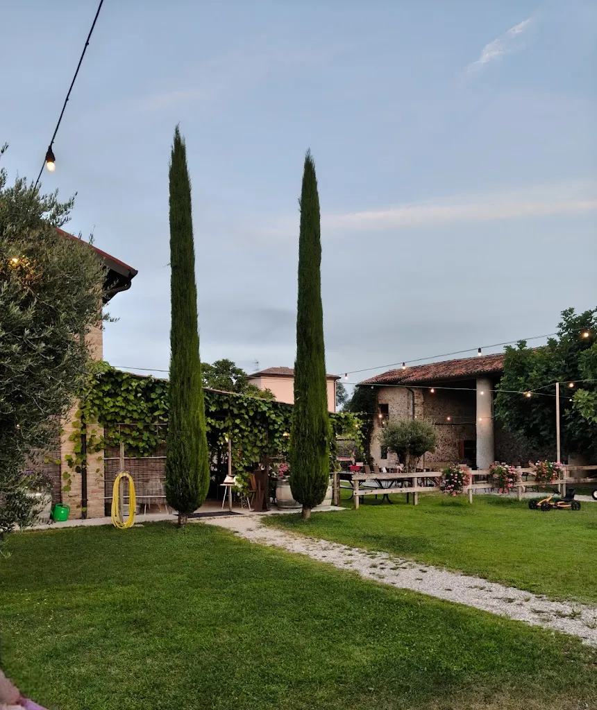 Simone Bertagna_Farmhouse Corte Civa_Volta Mantovana_review