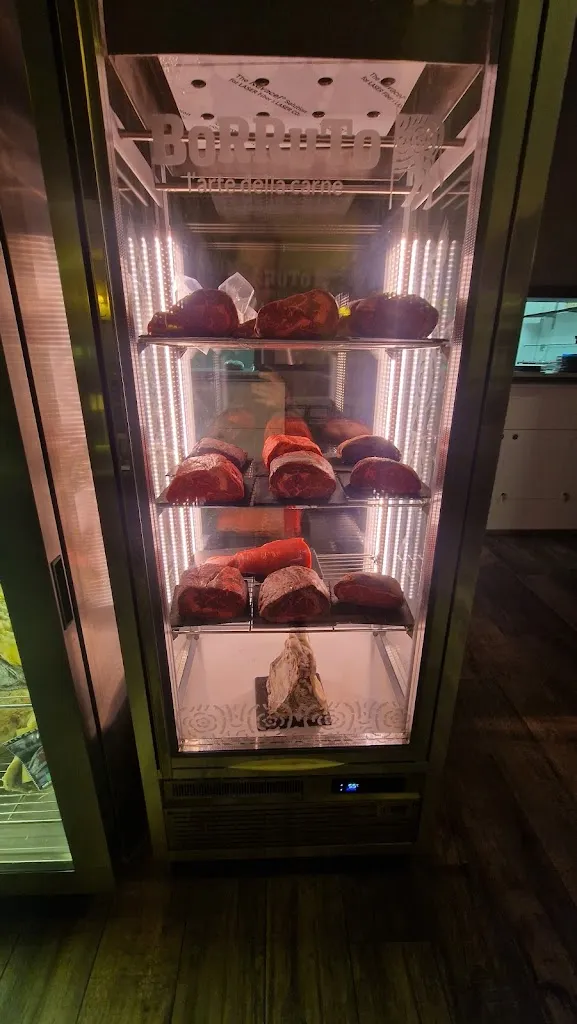 Chris Carney_Lomo Restaurant, Exclusive Beef & Gourmet Pizza_Zibido San Giacomo_review