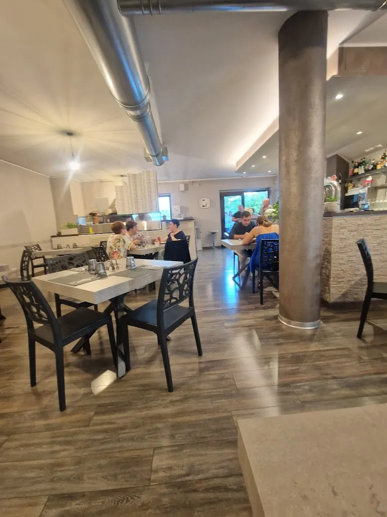 Pizzeria il Gufetto restaurant in Acqualagna