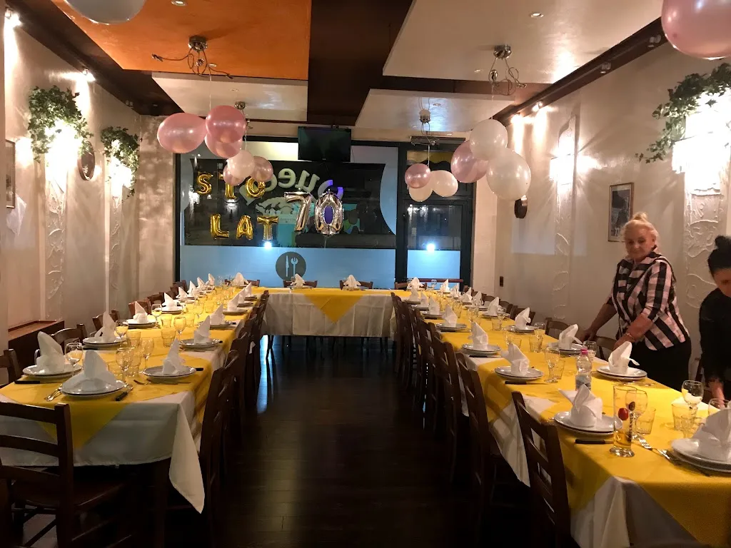 Queen Griglieria Ristorante Pizzeria- restaurant in Altidona