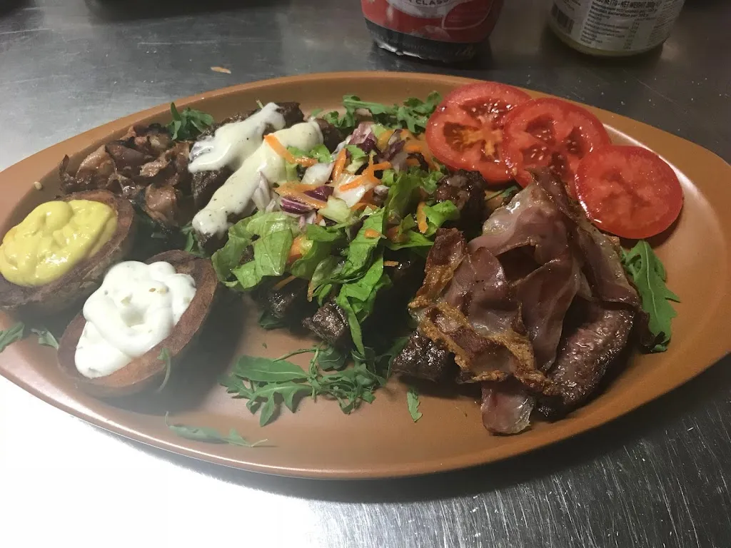 Queen Griglieria Ristorante Pizzeria-_Altidona_slider_image_3