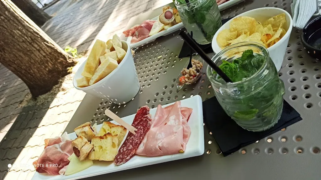 Giardino dei Tigli restaurant in Appignano