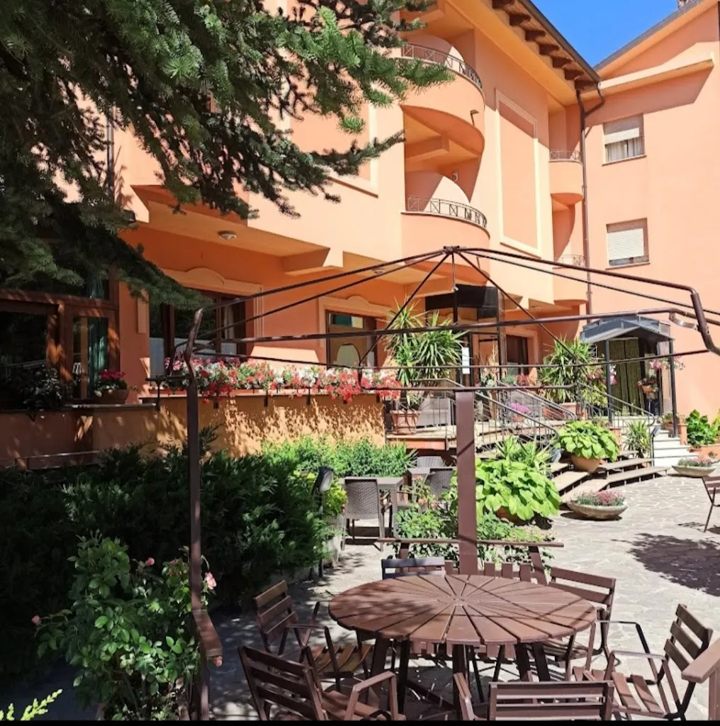 Hotel Montenerone_Apecchio_slider_image_2
