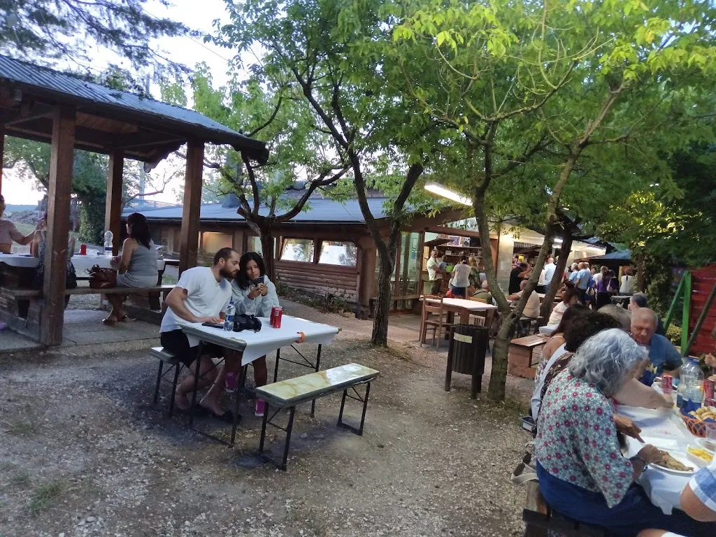 Chiosco bar Lo Scoiattolo restaurant in Arcevia