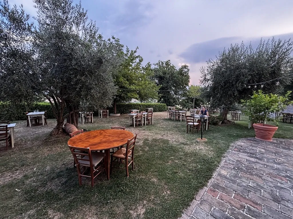 Grotta Loretello_Arcevia_slider_image_1