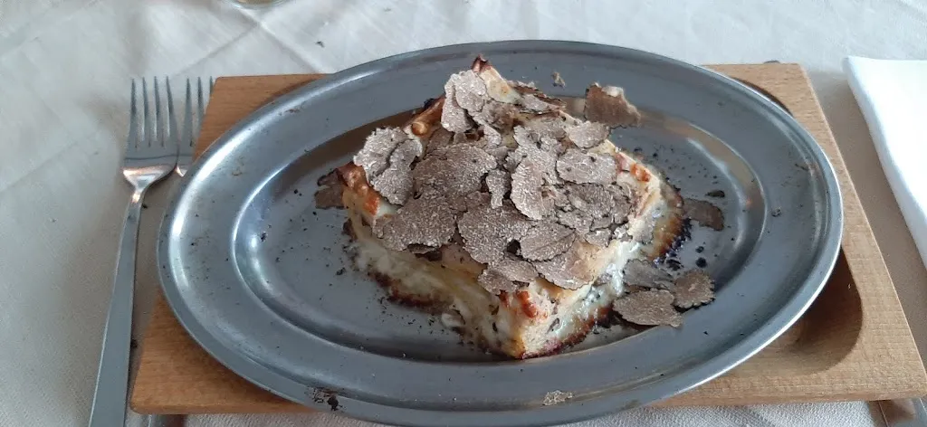 Justin van Es_Le Ginestre_Belvedere Ostrense_review