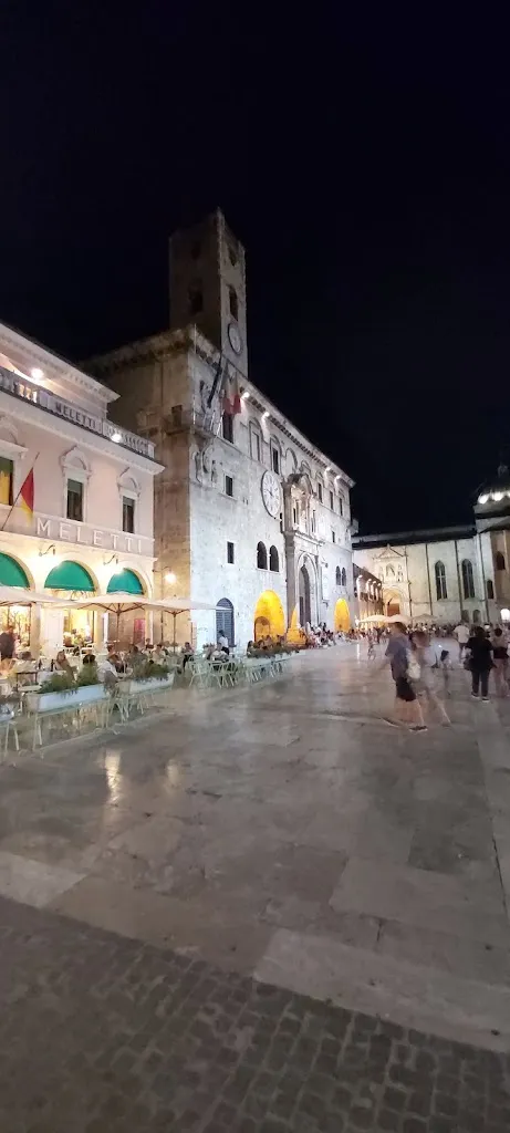 Martin Holmes_La Locandiera_Ascoli Piceno_review