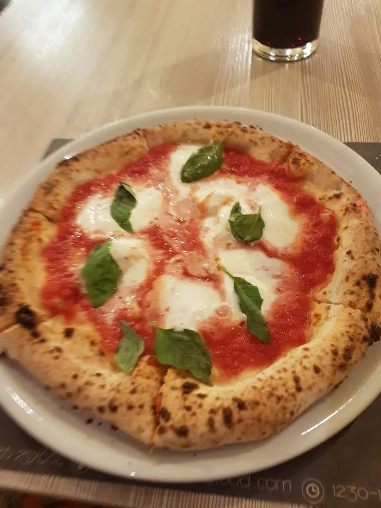 James Hogg_La Nicchia_Ascoli Piceno_review