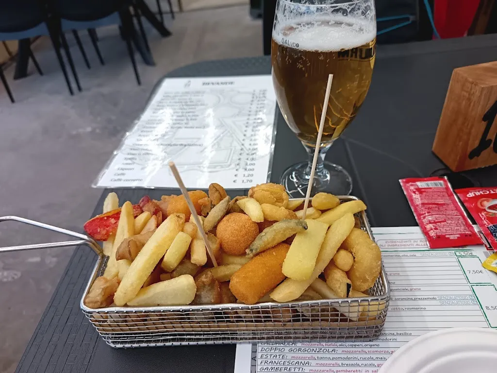 David Golia Magnus_Pizza in Piazza -Caldarola di Mancini Roberto_Caldarola_review