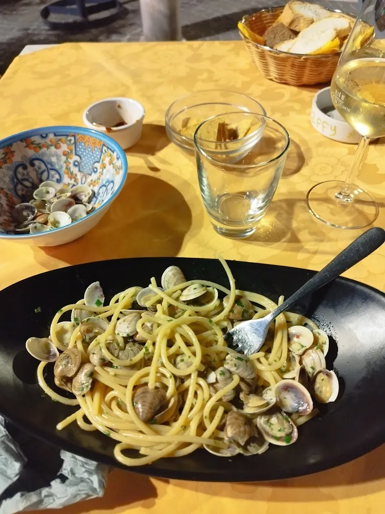 Maffy Camera Cafe'_Camerano_slider_image_2