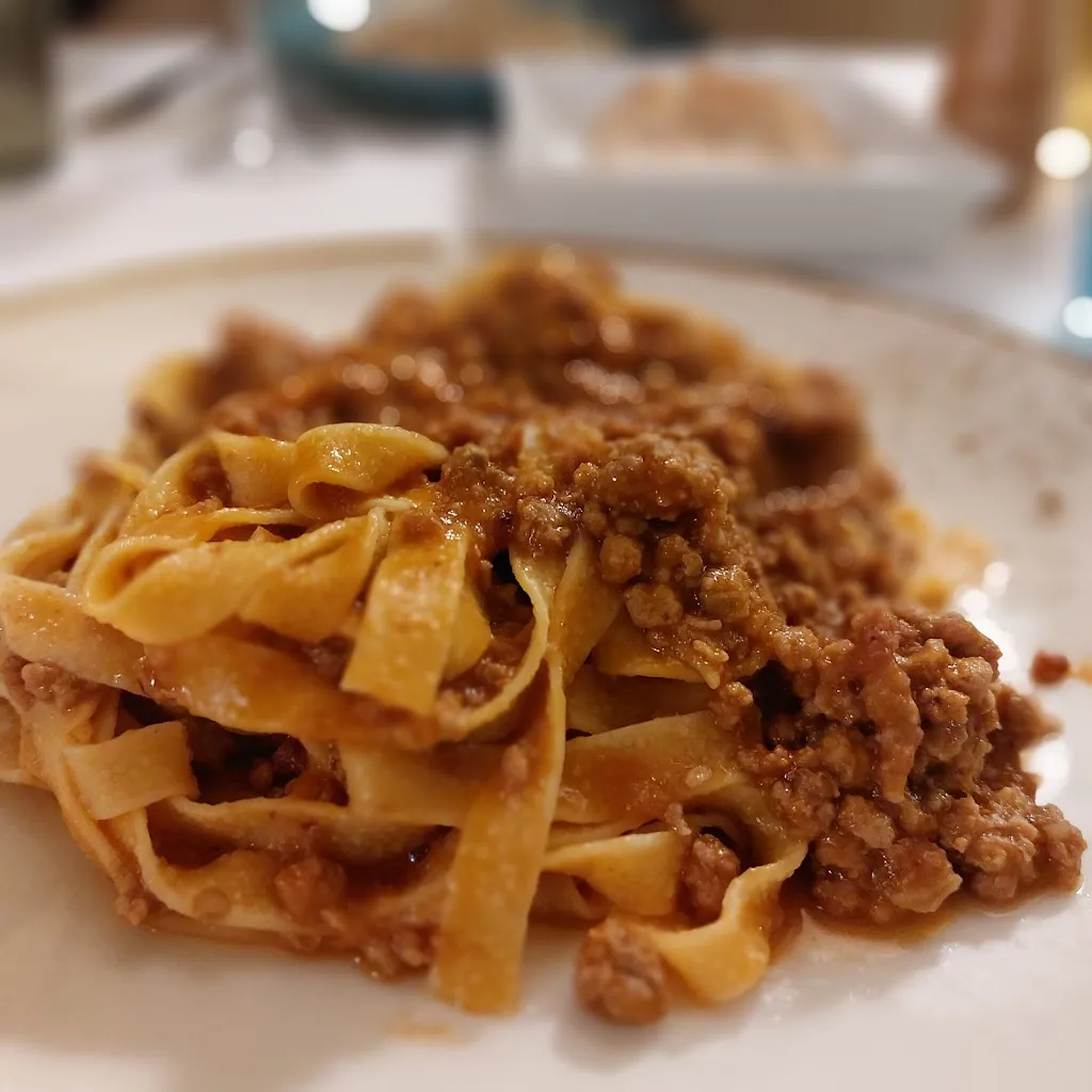 C R Gibson_The Meal_Camerano_review