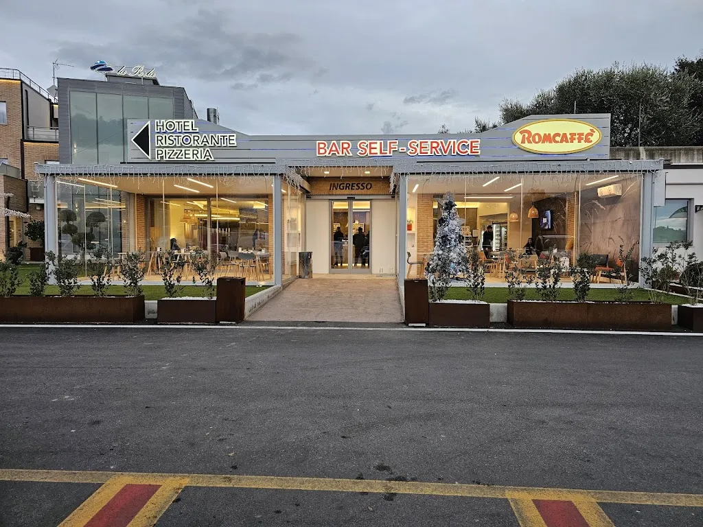 La Perla Bar Pizzeria Ristorante restaurant in Camerano