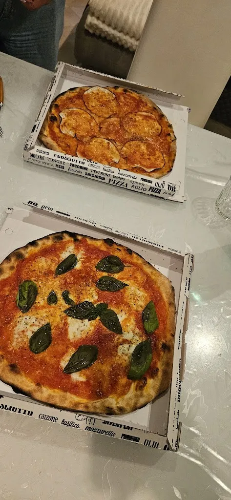 Julianna Akuchie_Pizzeria da Palin_Cagli_review