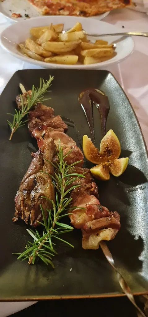 Angelique van de Sand_Ristorante Pizzeria Le Fontane_Cagli_review