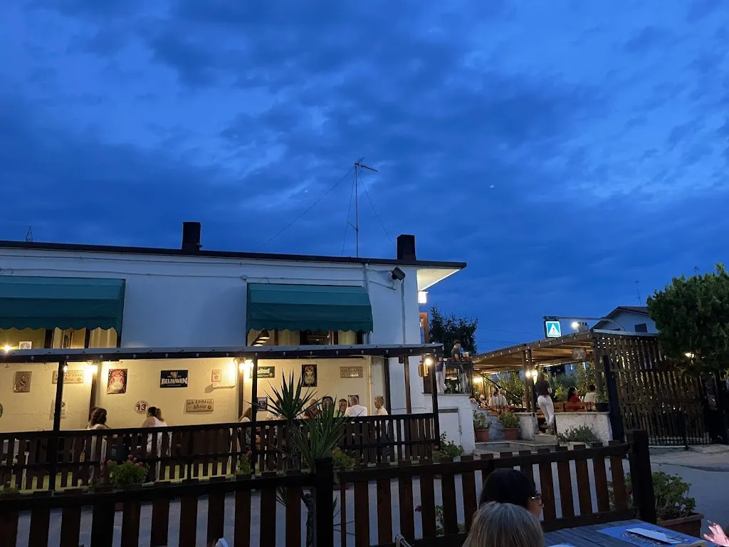 Stefano_Sir William Pub_Camerata Picena_review