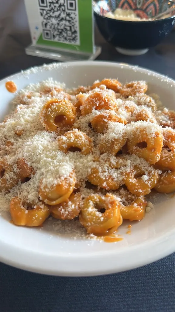 Arnold Eskiu_Mascalzone Latino_Campiglione_review