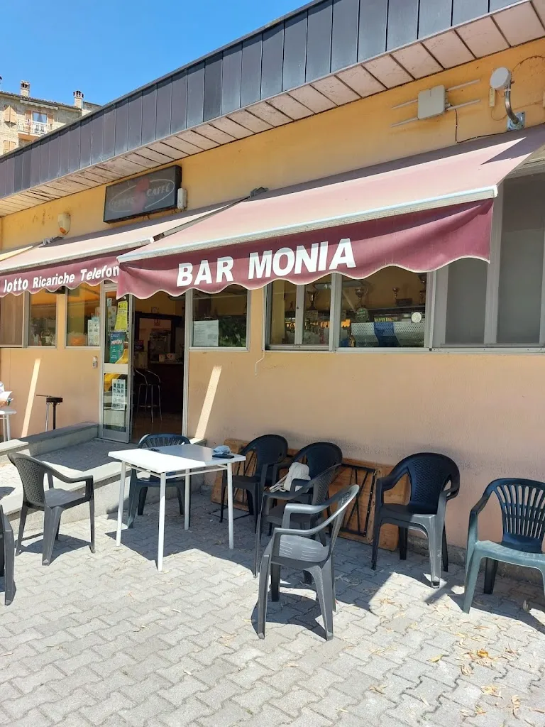 Bar Monia Di Albani Anna restaurant in Camporotondo di Fiastrone