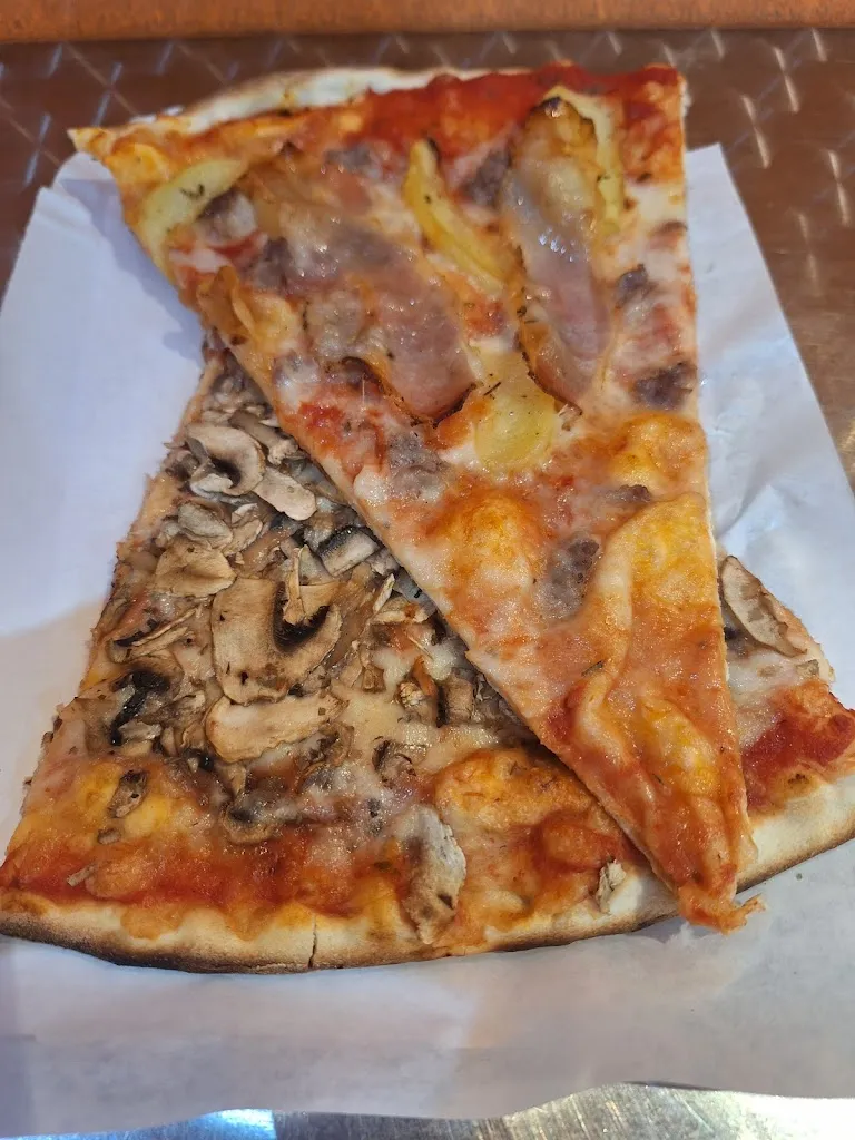 Pizzeria Ciak restaurant in Calcinelli