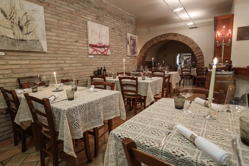 Osteria del Cardinale restaurant in Calcinelli