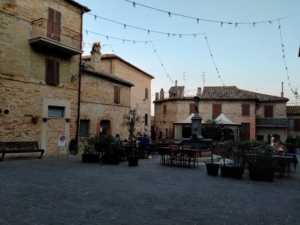 Valentina Monti_Ristorante pizzeria Il Borgo_Campofilone_review