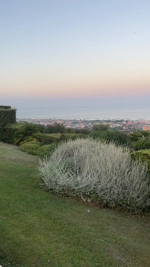 Cristian Iobbi_Villa Ester_Capodarco_review