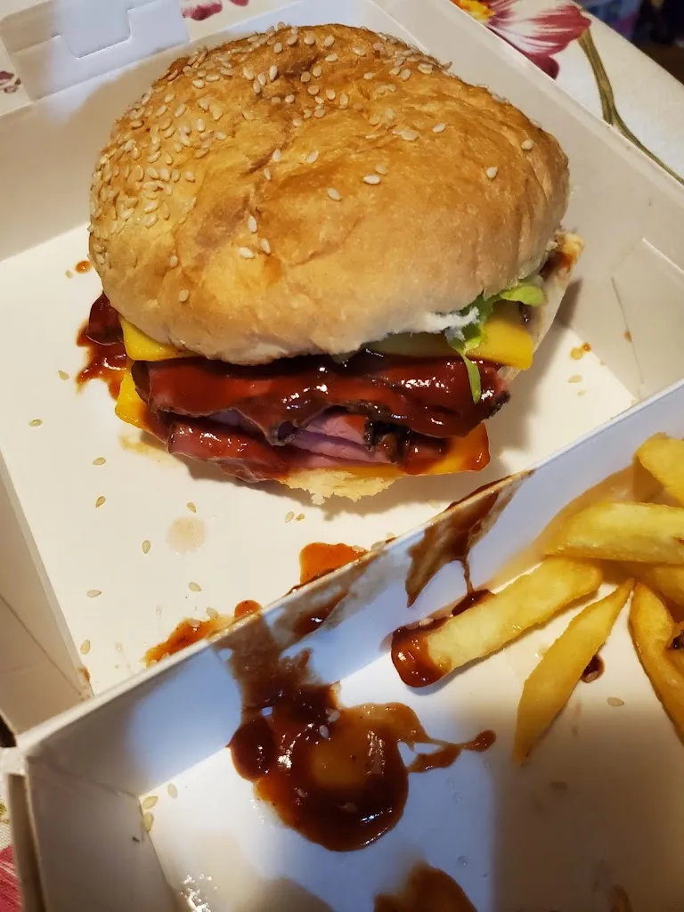 Daniel Steiminger_Maeve's pub_Cantiano_review