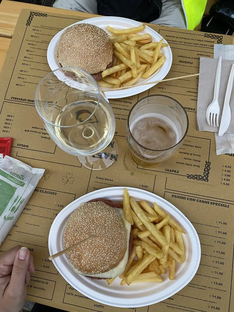 Ivana Pelissero _Maeve's pub_Cantiano_review