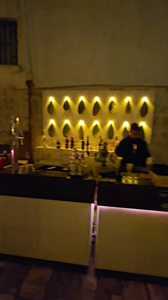 Kestutis Semaska_ZTL Club White tables. Cocktails, Wine bar, Beer, Drink, Aperitif, Buffet._Carovigno_review