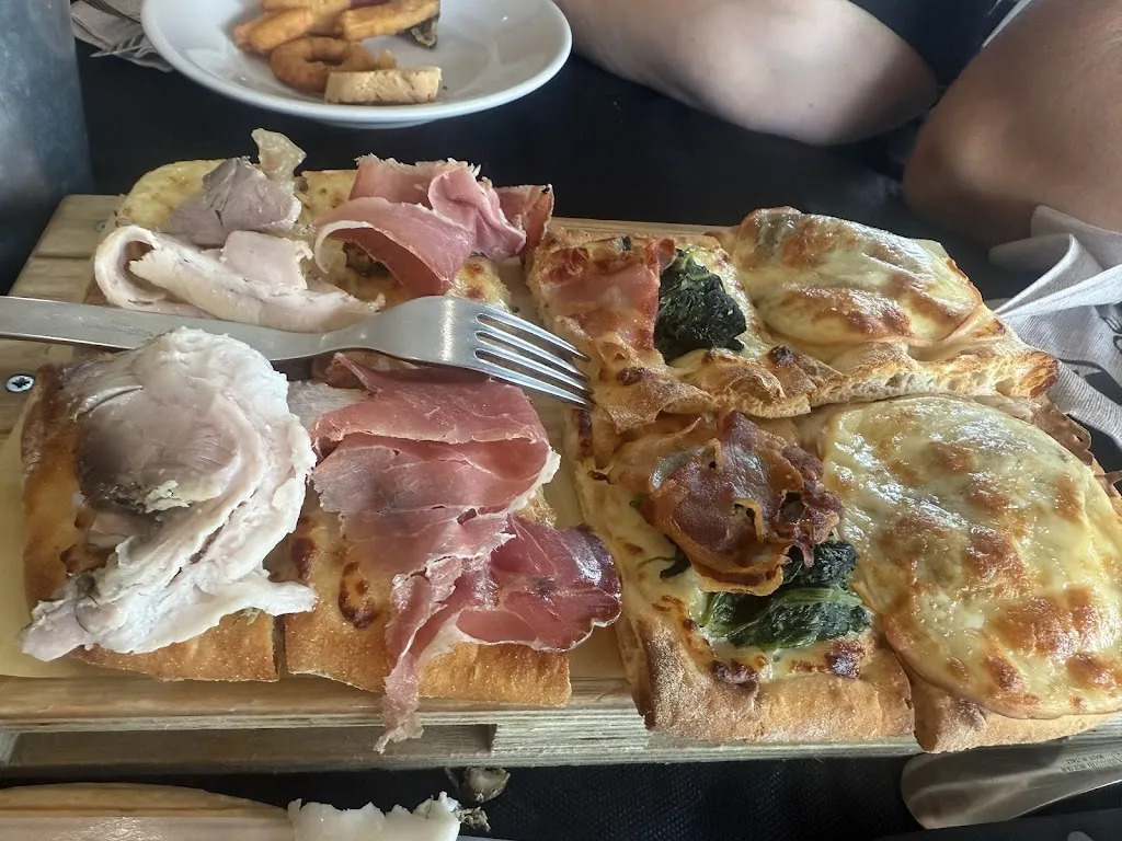 Ristorante Pizzeria Camere La Rupe_Carpegna_slider_image_2