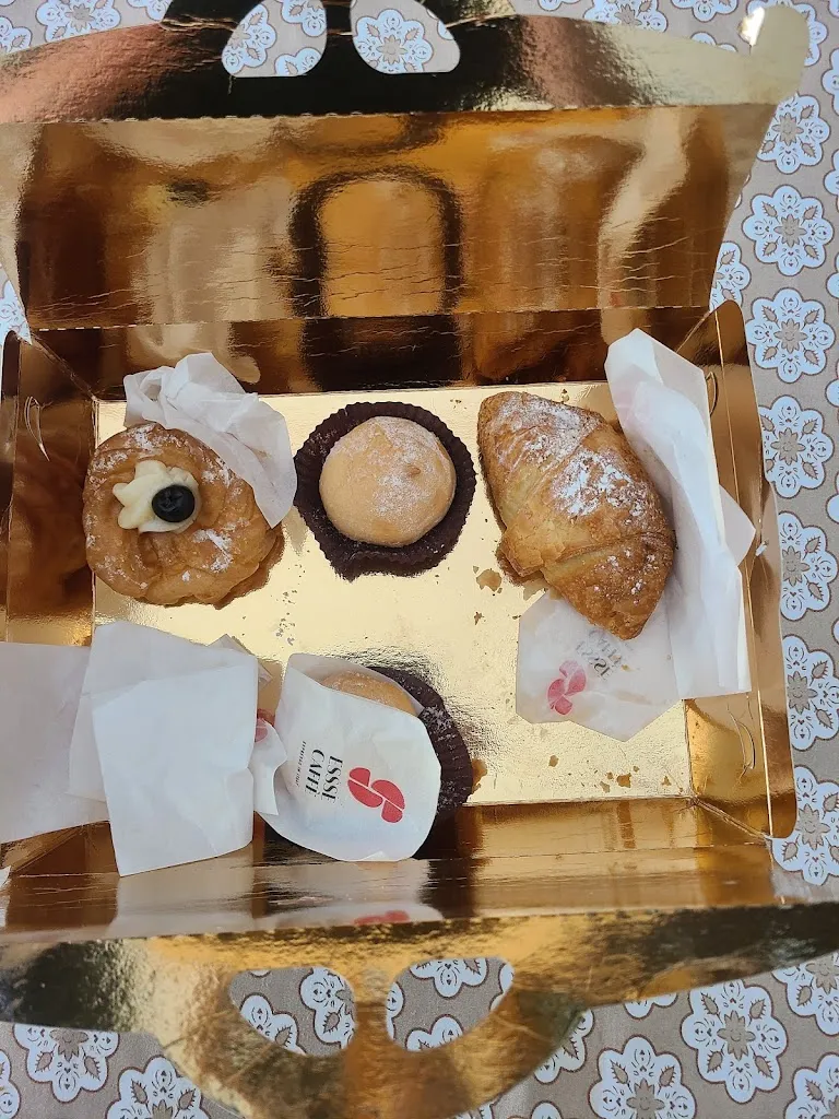 Larry Shirkey_Mezzaluna Cafè - Bar - Tabacchi - Pasticceria - Pausa Pranzo e Tavola Calda a Carovigno_Carovigno_review