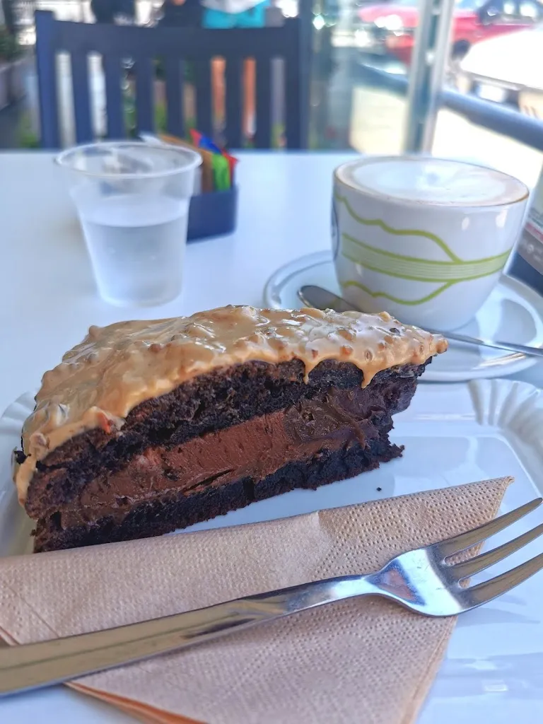 Marina Baritskaya_Mezzaluna Cafè - Bar - Tabacchi - Pasticceria - Pausa Pranzo e Tavola Calda a Carovigno_Carovigno_review