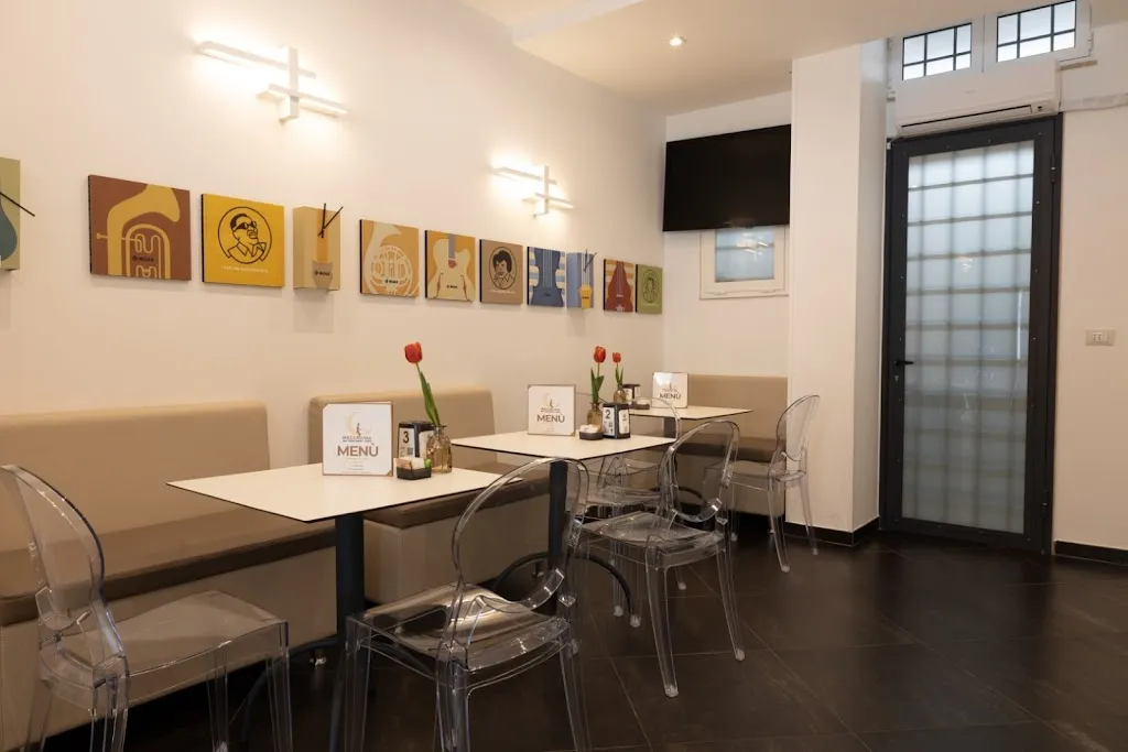 Mezzaluna Cafè - Bar - Tabacchi - Pasticceria - Pausa Pranzo e Tavola Calda a Carovigno restaurant in Carovigno