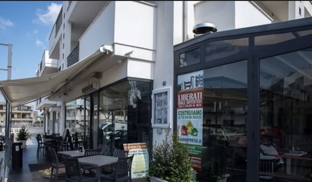 Mezzaluna Cafè - Bar - Tabacchi - Pasticceria - Pausa Pranzo e Tavola Calda a Carovigno_Carovigno_slider_image_2