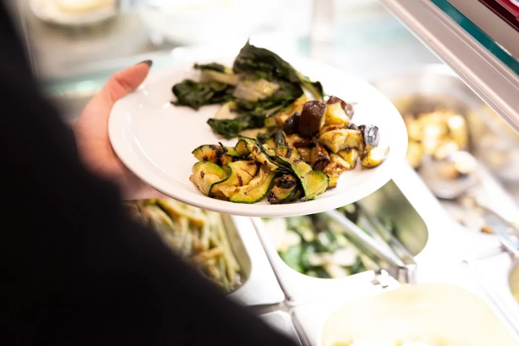 Mezzaluna Cafè - Bar - Tabacchi - Pasticceria - Pausa Pranzo e Tavola Calda a Carovigno_Carovigno_slider_image_3