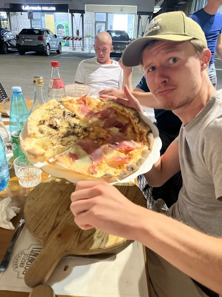 Pizzeria Ristorante La Lanterna_Castelraimondo_slider_image_3