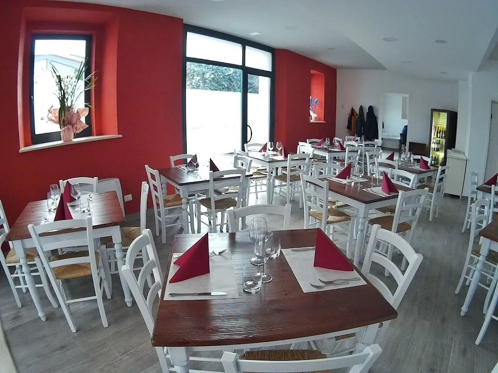 Nuovo Mondo - ristorante specialità pesce restaurant in Castelraimondo