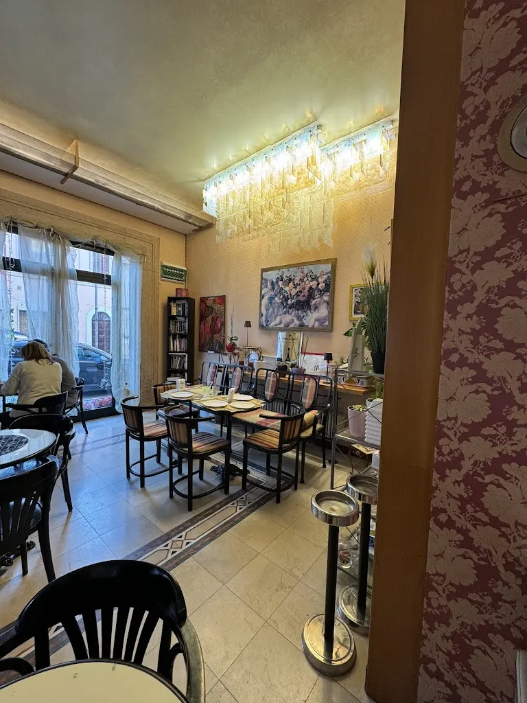 Eugenia Cervigni_Central Gelateria M & R Montecchia_Castelraimondo_review