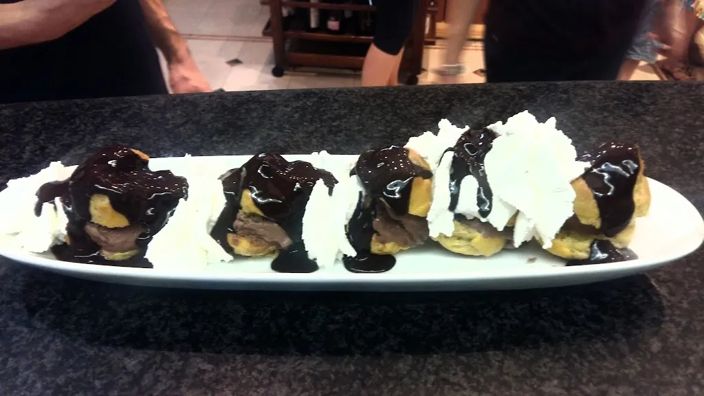 Central Gelateria M & R Montecchia_Castelraimondo_slider_image_3