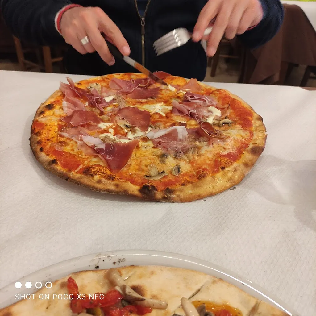 Menu_Pizzeria La piccola Napoli_Carovigno_image_2