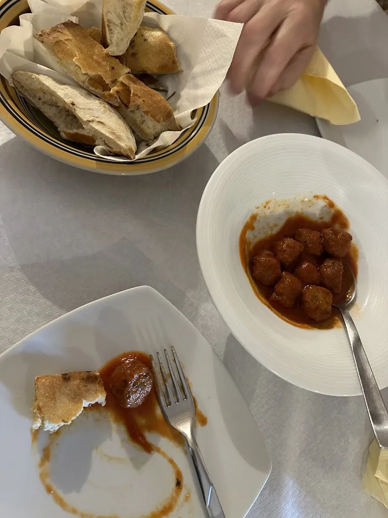 Martina Marshall_Pizzeria La piccola Napoli_Carovigno_review