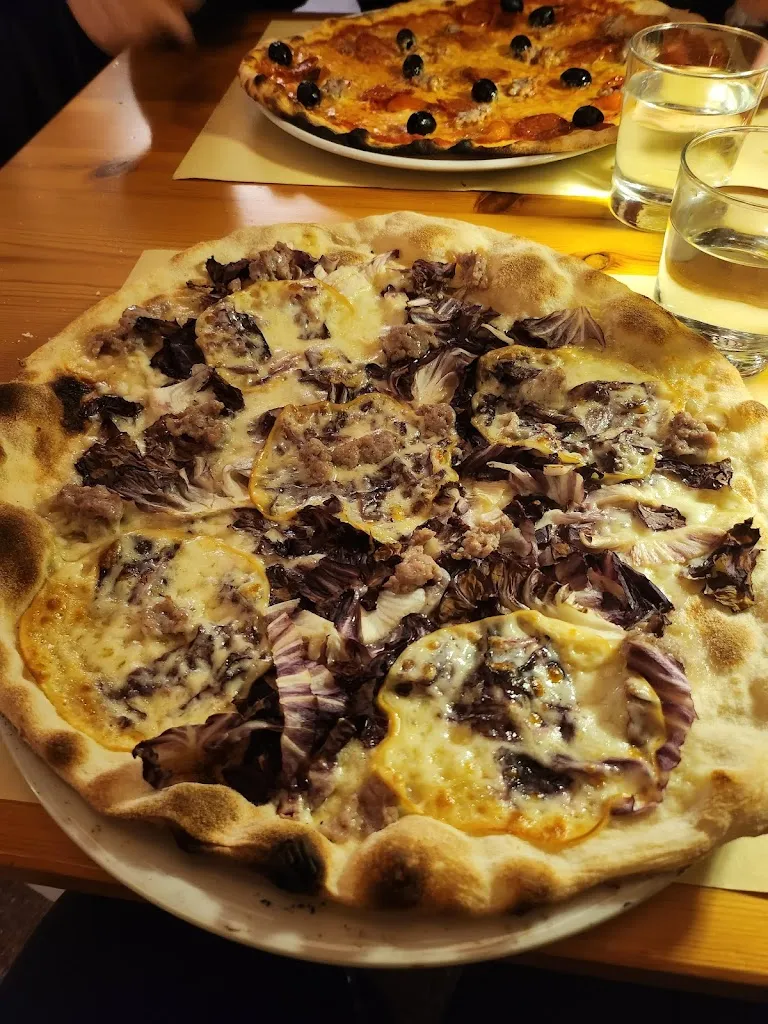 Sarah Valenza_La Grotta_Castelfidardo_review