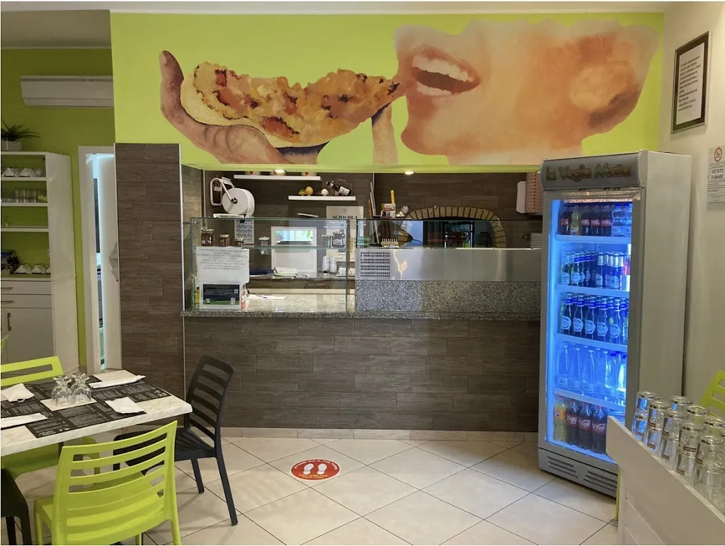 Pizzeria La Voglia Matta a Carovigno restaurant in Carovigno