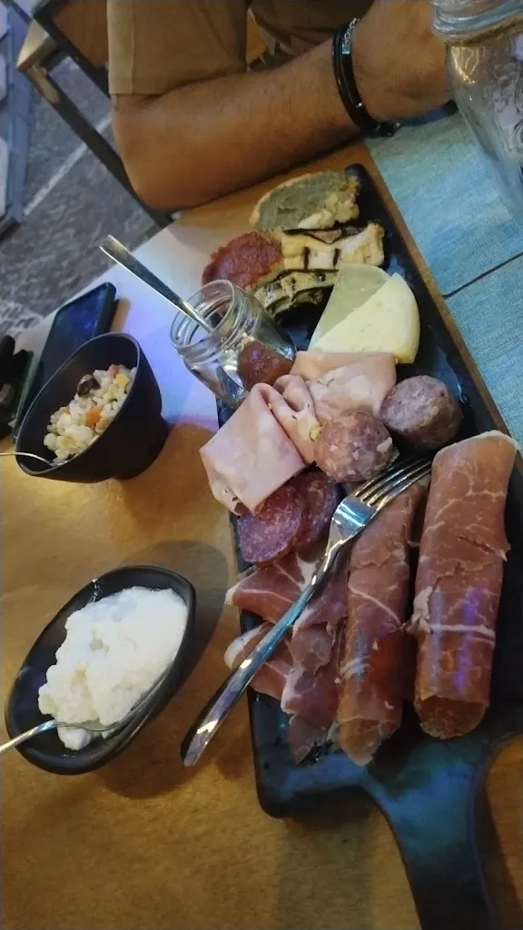 Noemi Picchi_Enoteca 23_Centobuchi_review