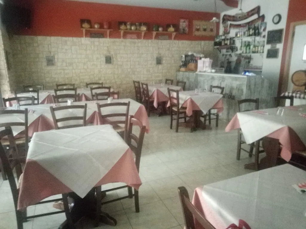 Osteria la Mangiatoia restaurant in Civitanova Alta