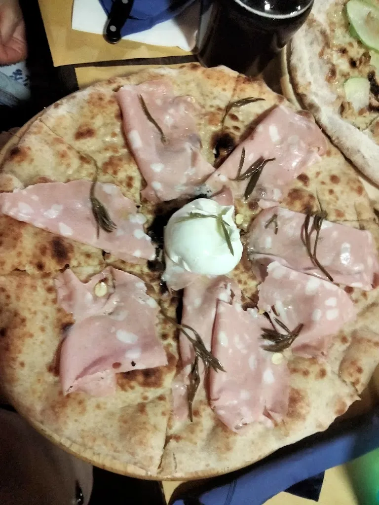 Laura Natalini_Pizzeria Peter Pan Di Bettei Mishell_Civitanova Alta_review