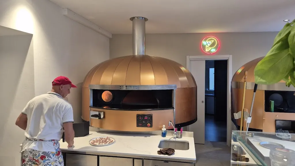 Pizza Express Music Pub Cafè restaurant in Carovigno